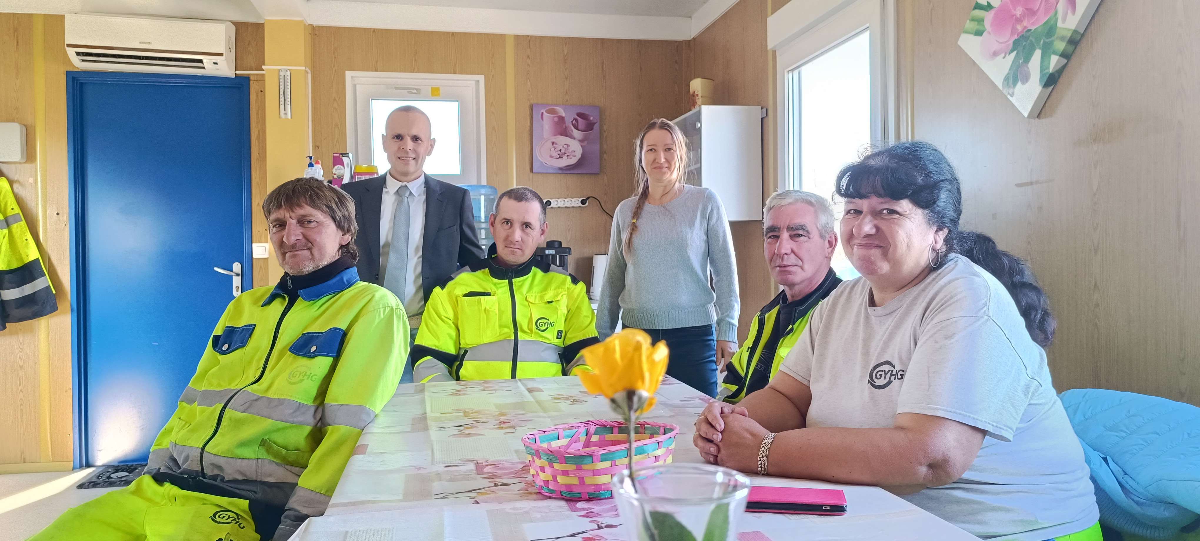 Nagy Csaba ügyvezető és 5 dolgozó